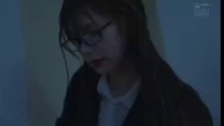 亚洲卡伦夏原享受两只公鸡
